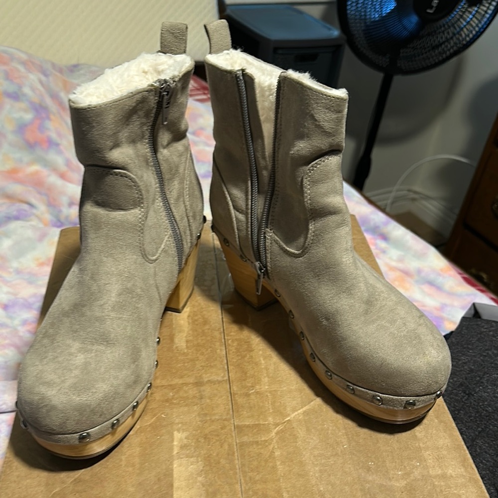 Women's Suede Ankle Boots - Cream